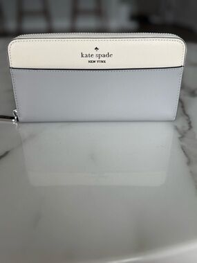 kate spade Two-Tone Zip Around Wallet - Cream & Light Gray